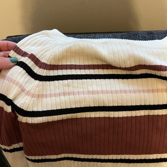 Express Sweater - Picture 4 of 4